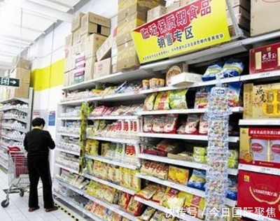 这届年轻人有多“抠”？光靠着一个“抠”字，撑起了900亿市场食品销售